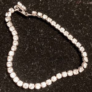 Silver bracelet with white stones mark 925